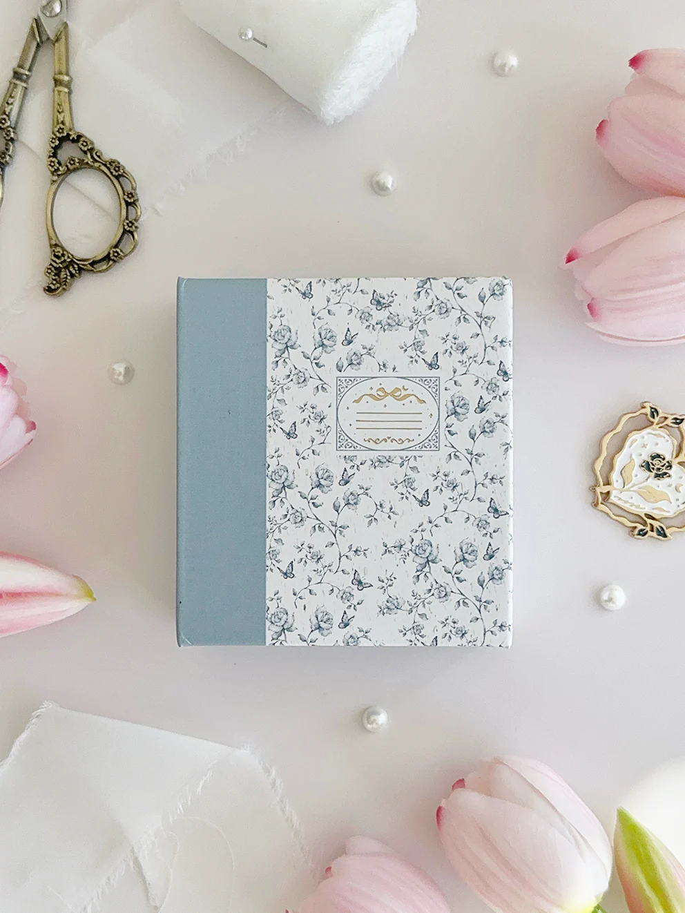 Mini-journal: Blue Rose Toile Composition - Leela Journals
