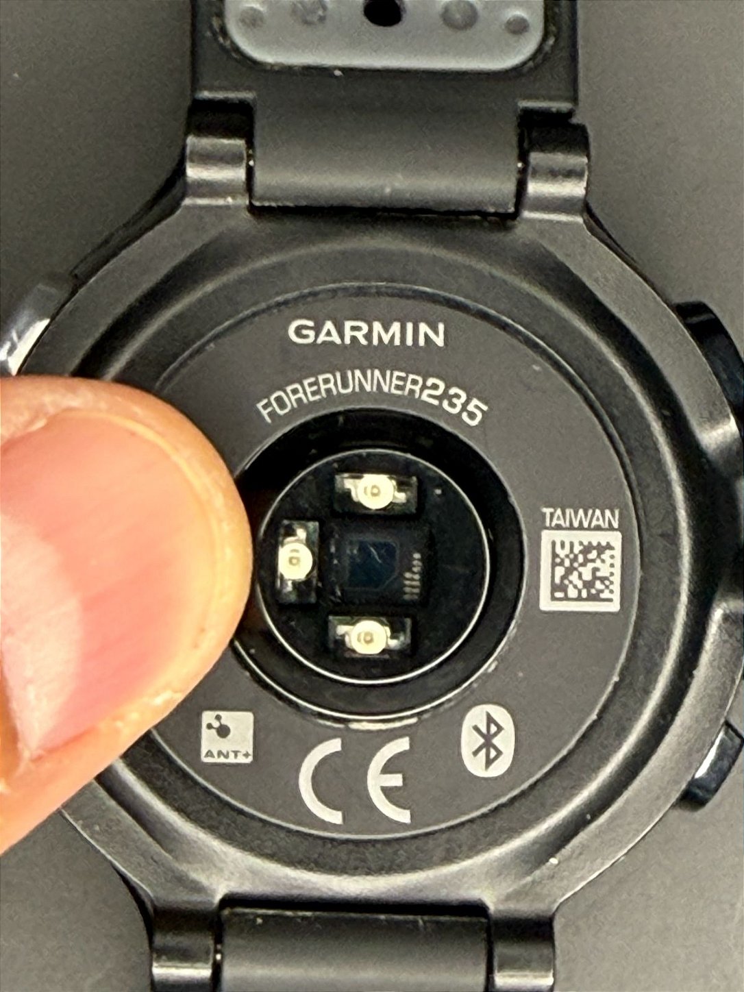 RELÓGIO MONITOR CARDÍACO/GPS GARMIN FORERUNNER 235 PRETO