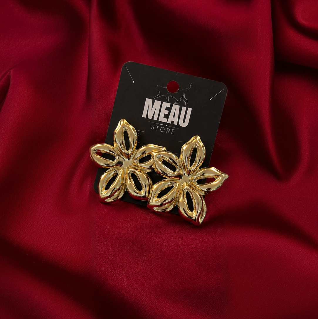 Brinco Flor Dourado Vazado Feminino Moderno | Meau Store