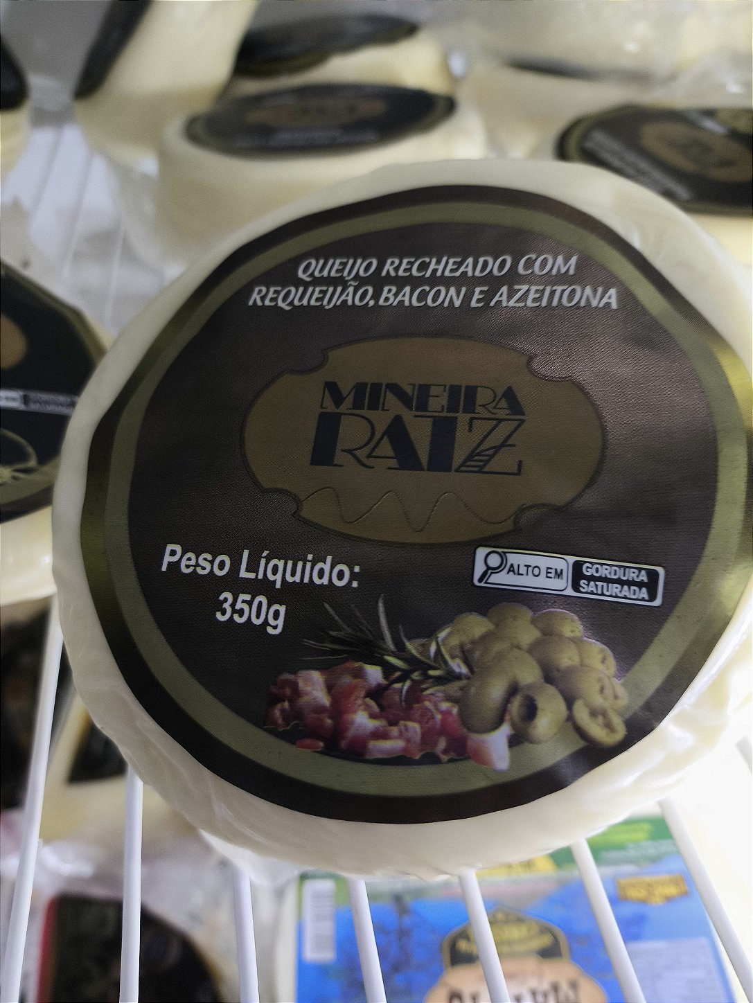 Trufado com requeijão banco e azeitona