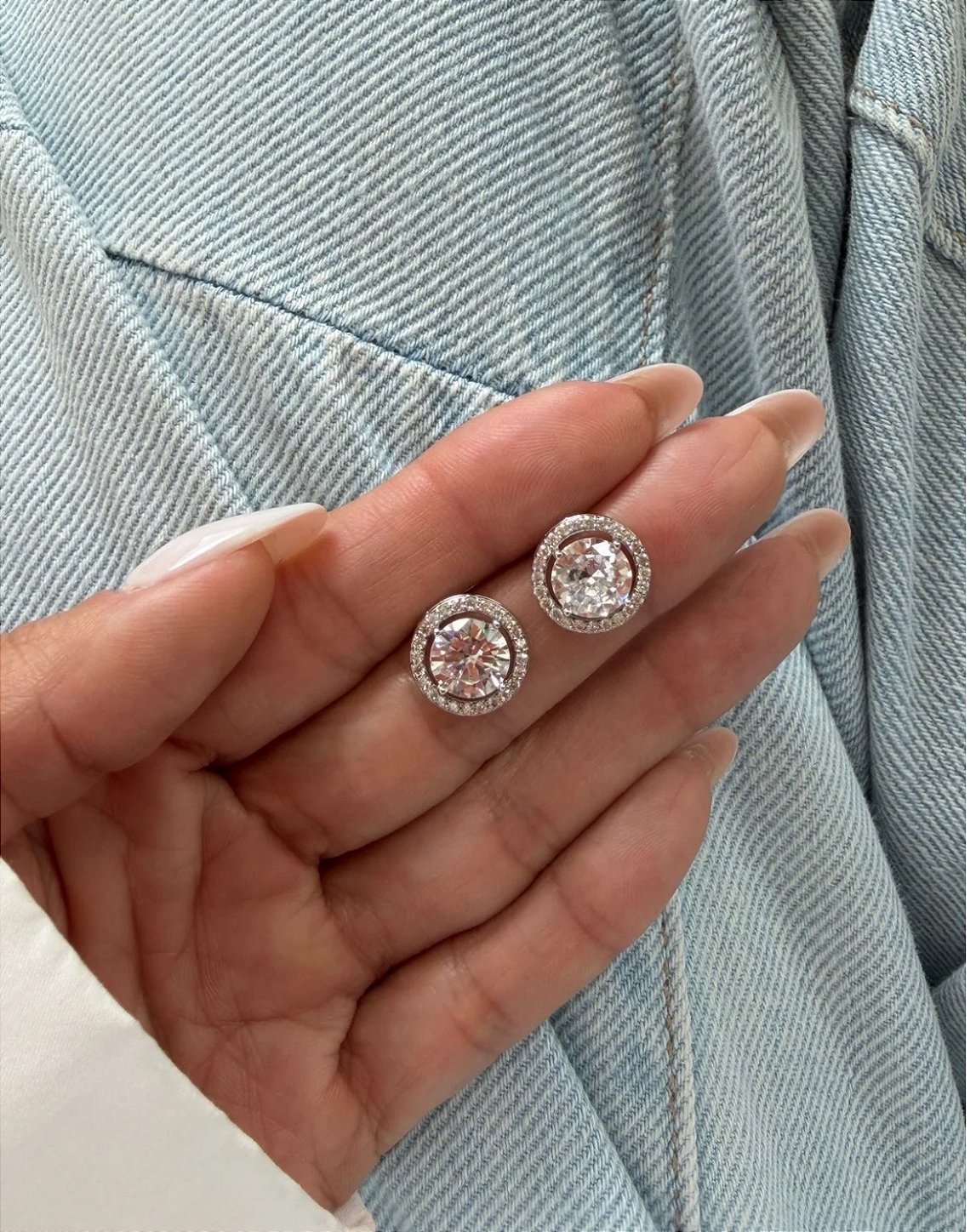 Brinco Ponto de Luz 8mm com Zircônia em Volta em Banho de Ródio Branco