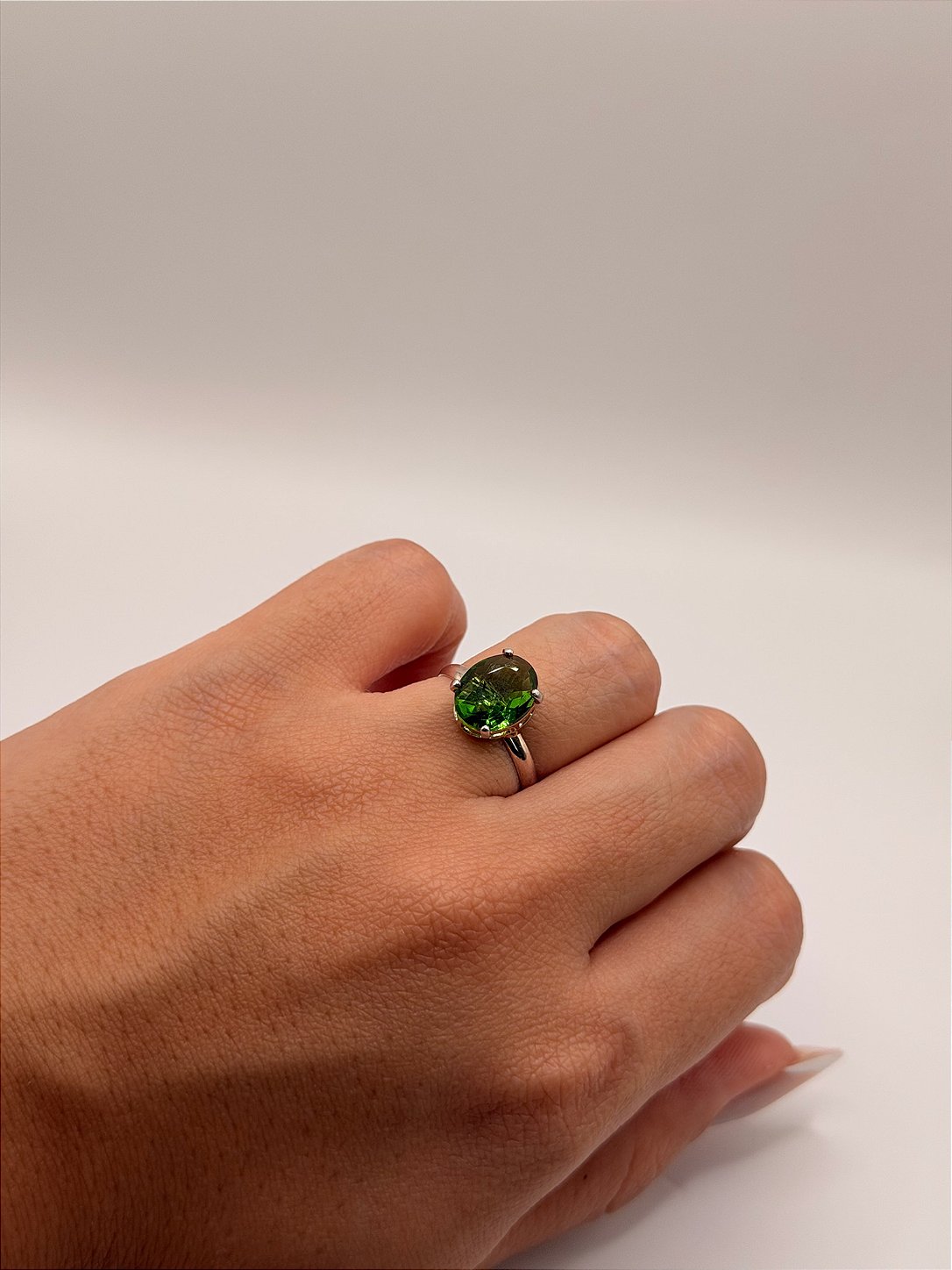 Anel Oval Verde Esmeralda Banho de Prata