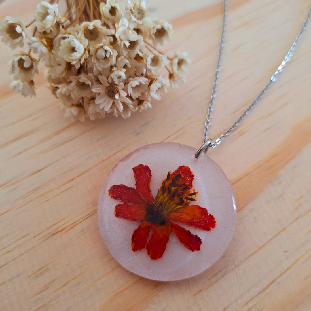 Colar - Flor de Cosmos