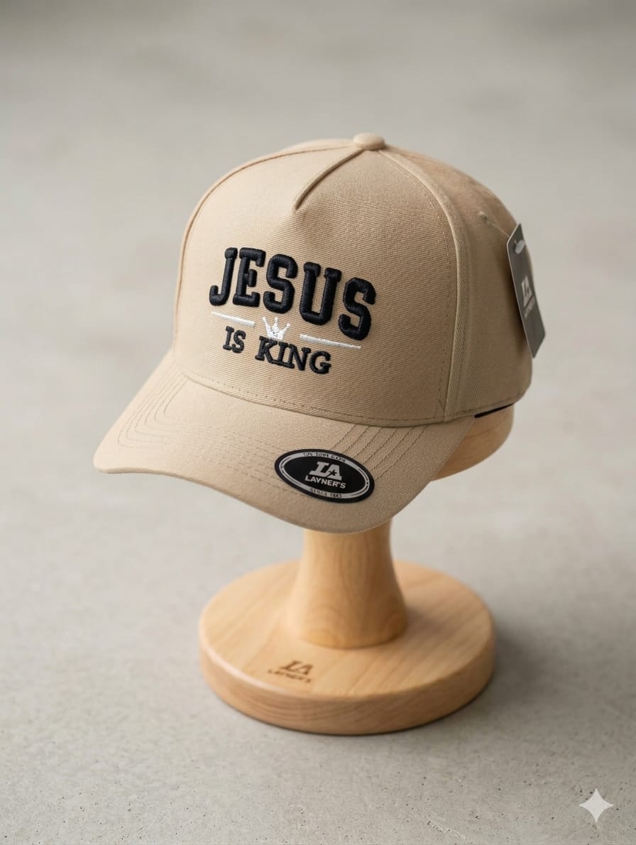 Boné bordado aba curva - jesus is King