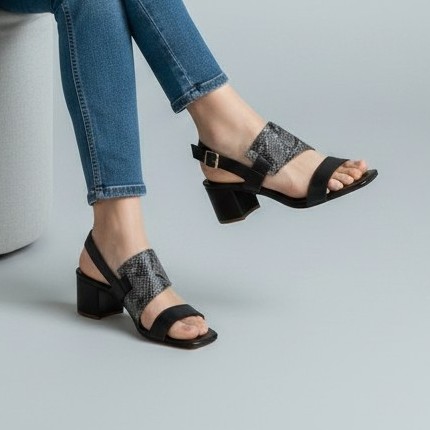 Sandália Feminina Couro Cobra e Napa Preta Couro Salto 4cm Confortável Elegante Sola Micro Chic Moderno
