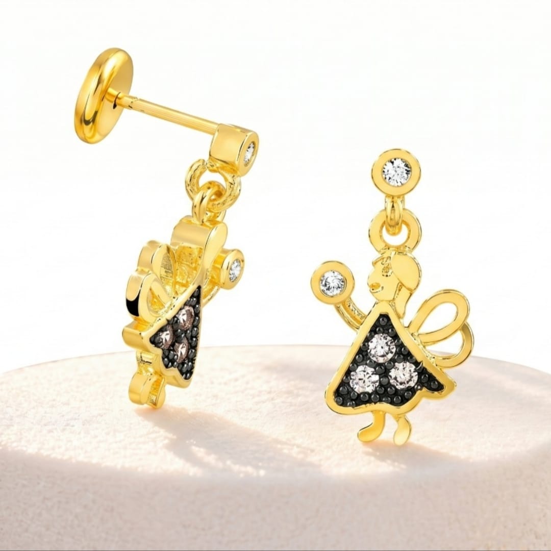 Brinco infantil fadinha com zircônia banhado a ouro 18k