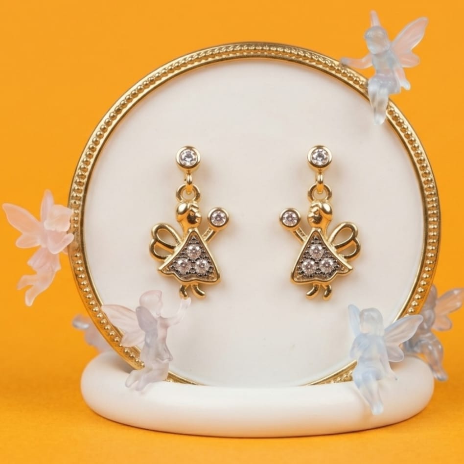 Brinco infantil fadinha com zircônia banhado a ouro 18k
