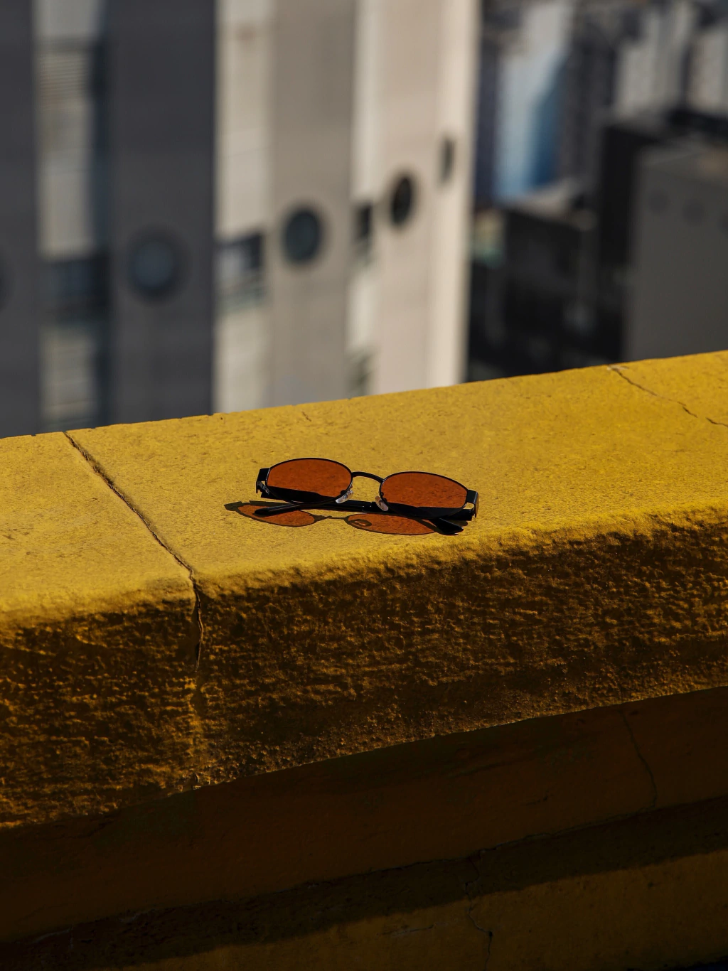 Óculos de sol Vertigo Oval laranja com preto
