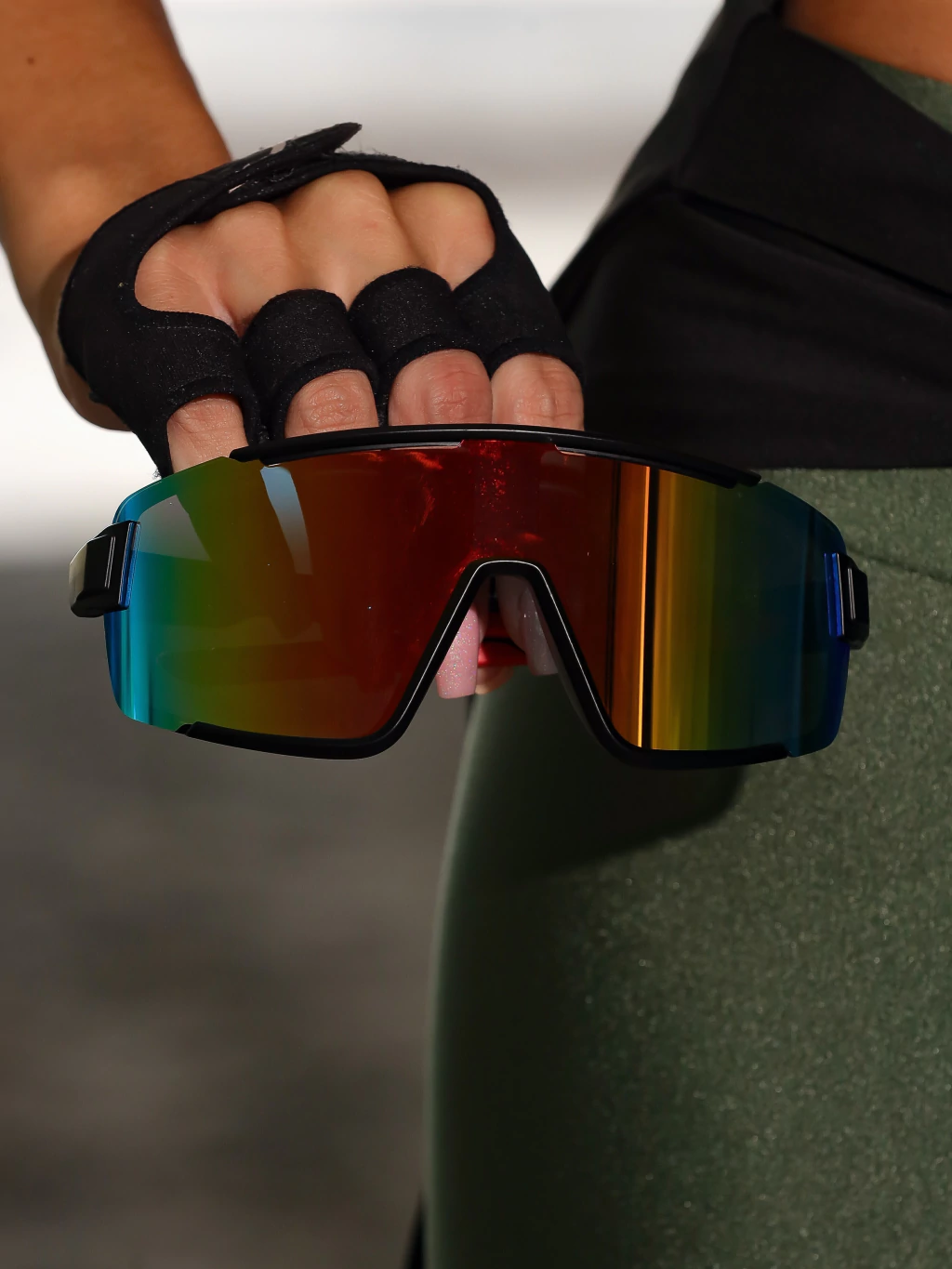 Óculos de sol Esportivo Vertice multicolor preto com vermelho