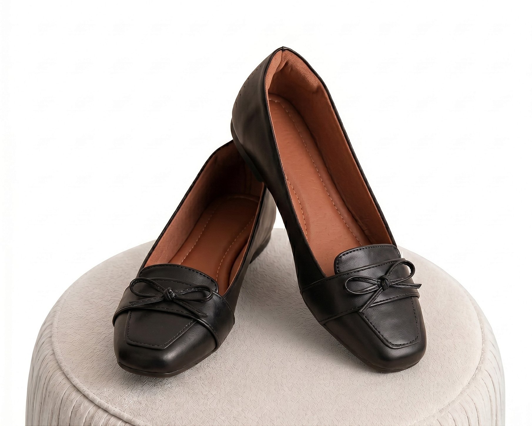 Sapato Mocassim Feminino Dourado Macio Elegante Dia A Dia com Bico Quadrado e Laço Decorativo Conforto Premium
