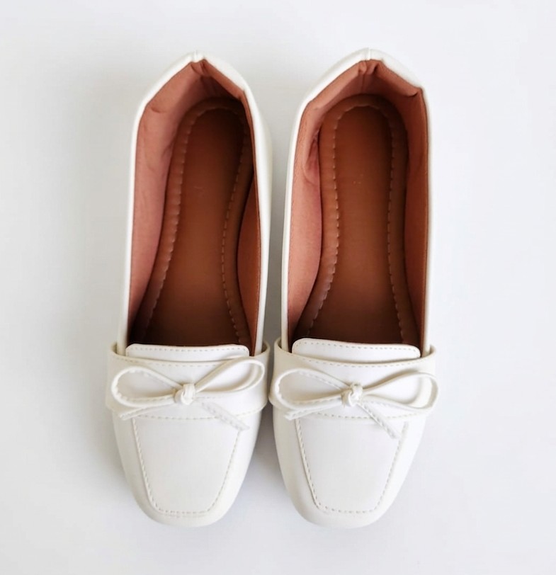 Sapato Mocassim Feminino Dourado Macio Elegante Dia A Dia com Bico Quadrado e Laço Decorativo Conforto Premium