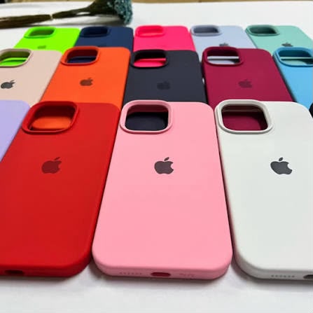 Cases para iPhone em Modelos e Cores Variadas