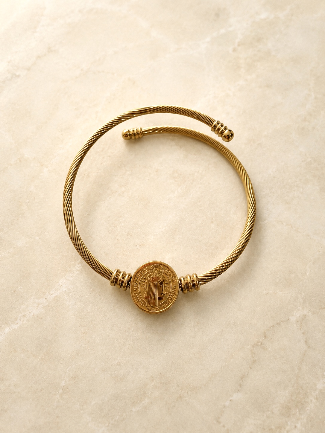 Bracelete São Bento em Aço Inox Dourado
