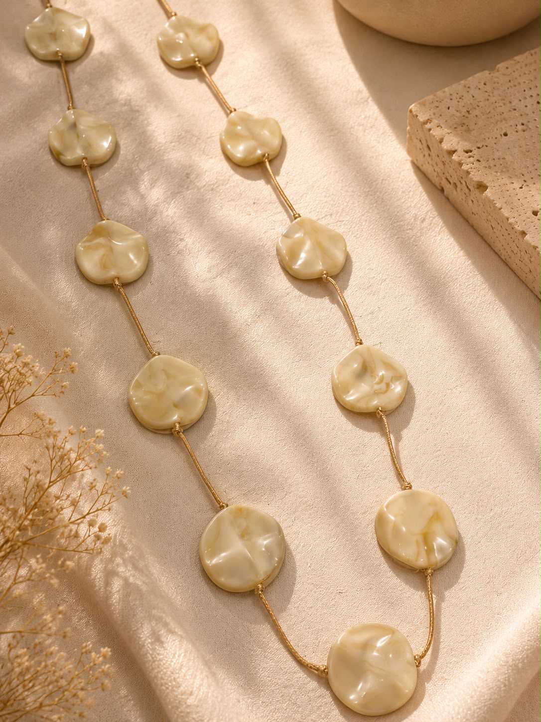 Colar Feminino de Resina Longo Elegante