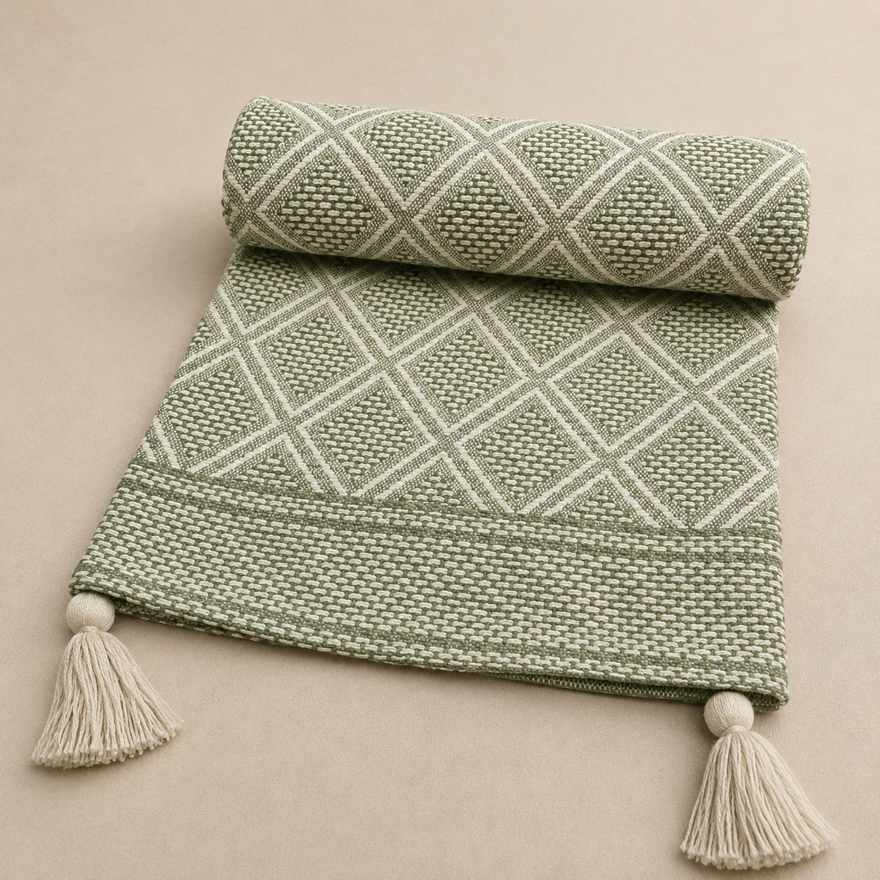 Manta Decorativa Jacquard Verde 1,40 x 1,80 m – Elegância e Conforto para sua Decoração