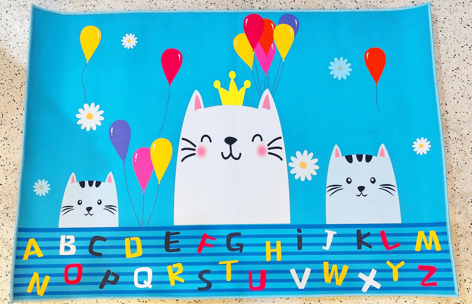 Tapete Infantil Gatinhos Alfabeto 100x140 cm – Antiderrapante | Conforto, Diversão e Aprendizado
