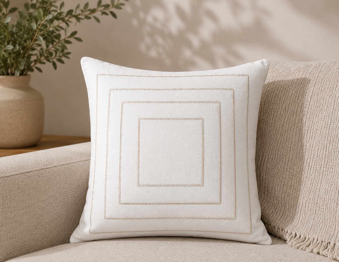 Almofada em Linho com Bordado Alto Mademoiselle 50x50 cm Perfumada