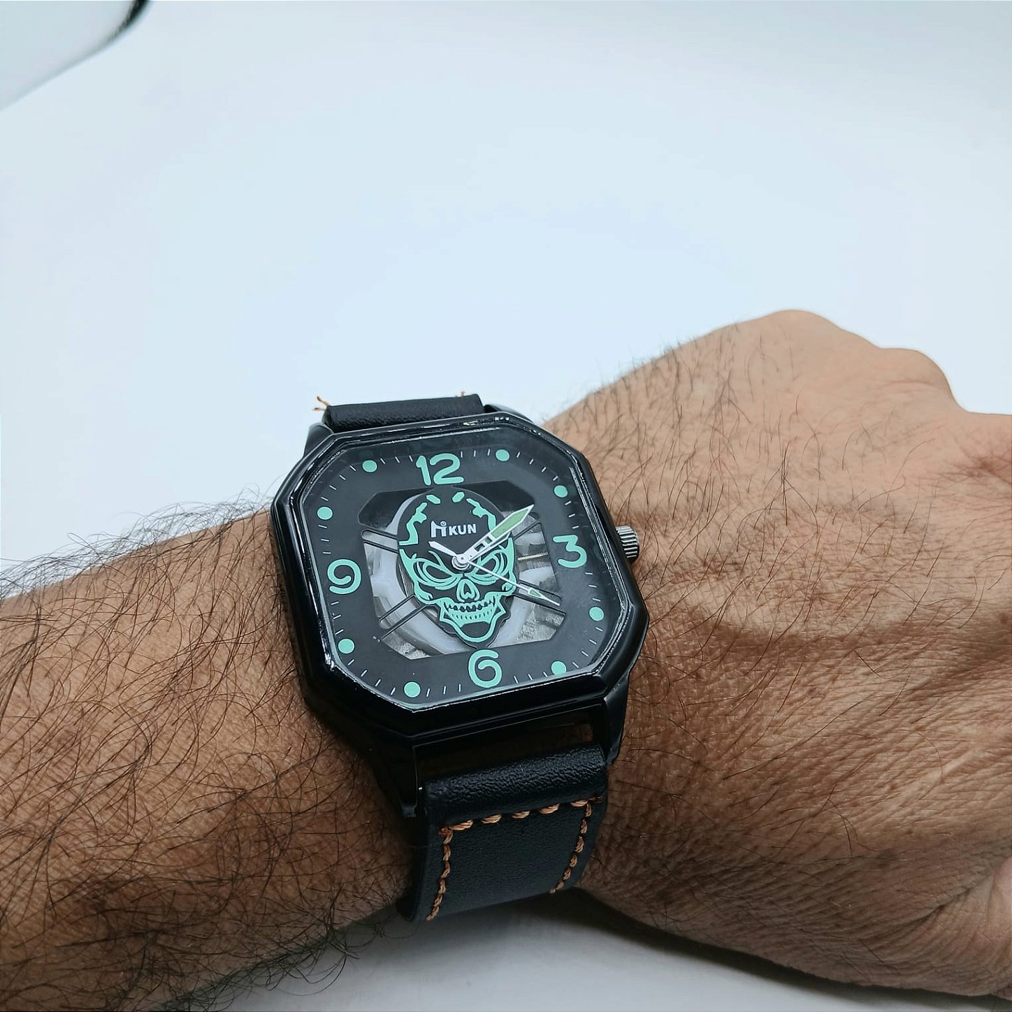 Relógio de Pulso Masculino Preto Fundo Caveira