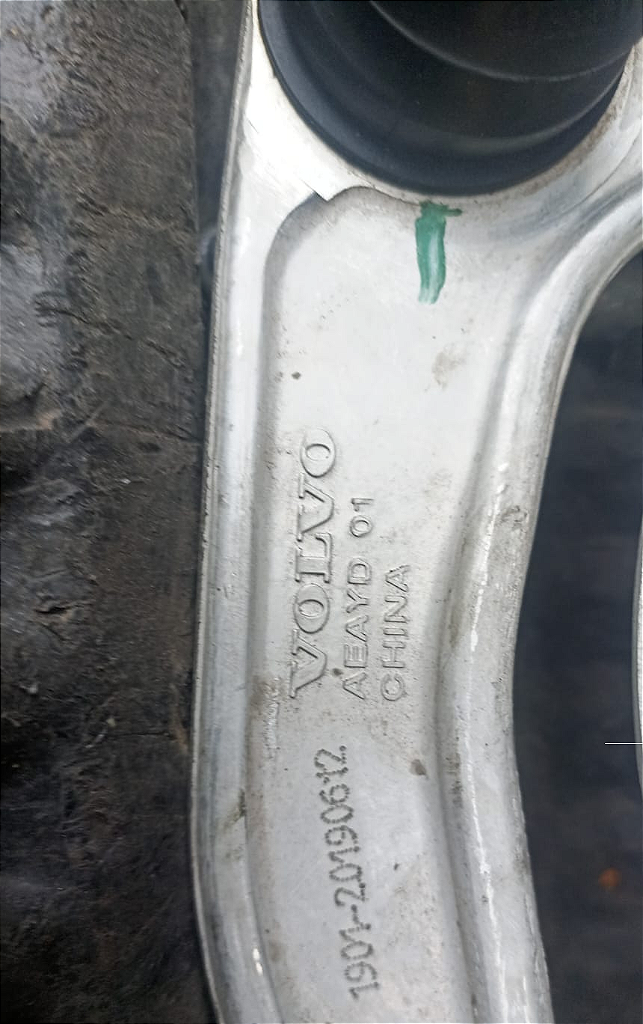 Bandeja / Balança Dianteira Superior Volvo XC90 2019 em diante - Lado Esquerdo - Valor Unitario - Marca Original VOLVO
