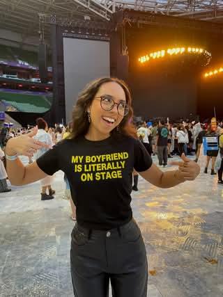Camiseta My boyfriend is literally on stage