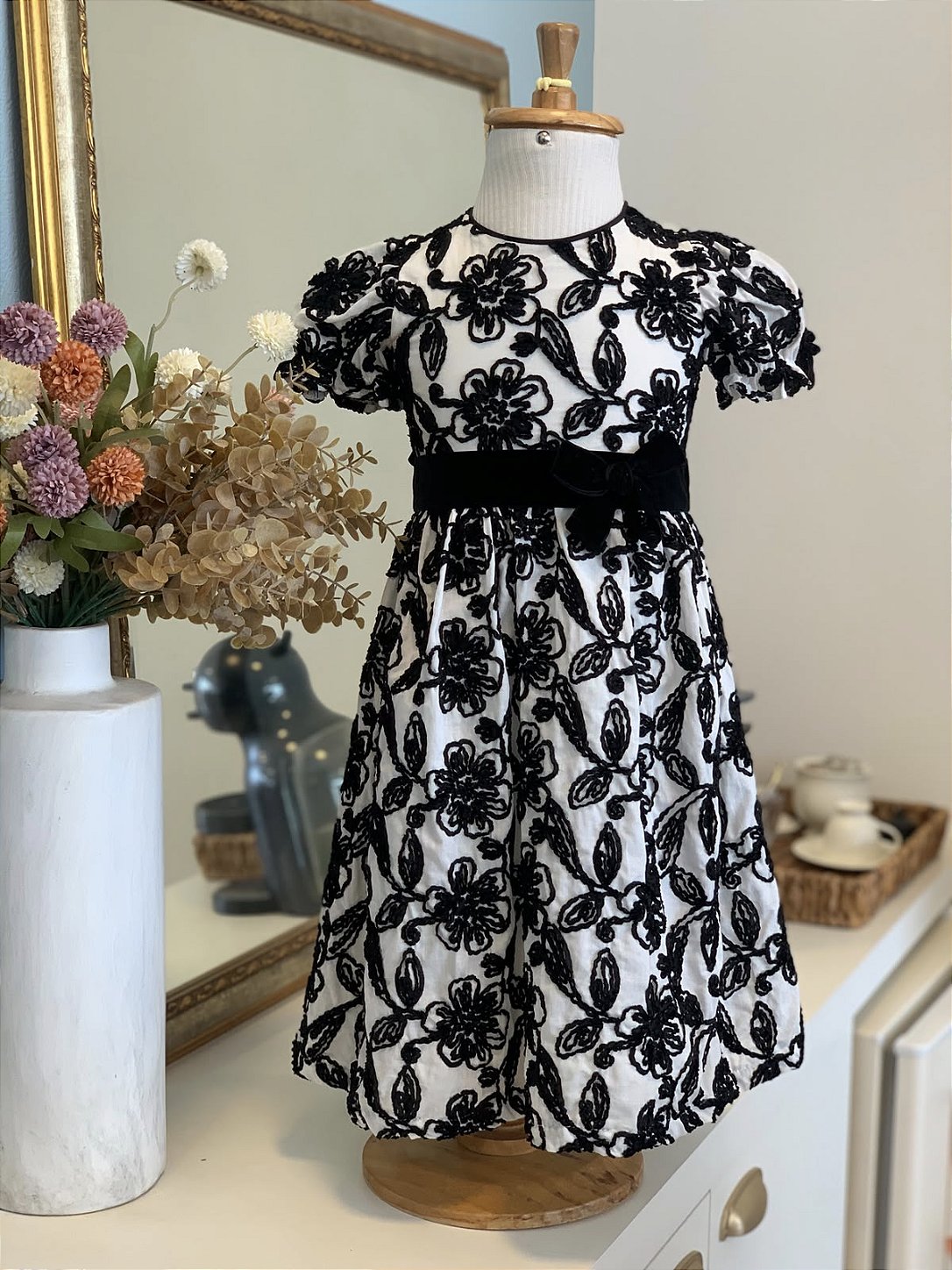 Vestido Bordado Floral Preto Roana