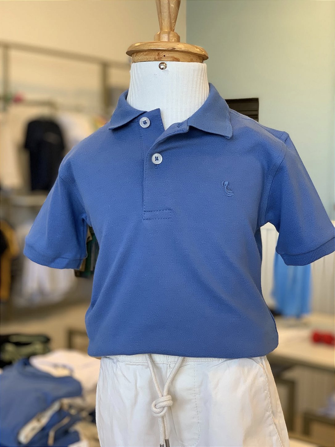 Conjunto Polo Azul e Short Sarja Areia Dudes