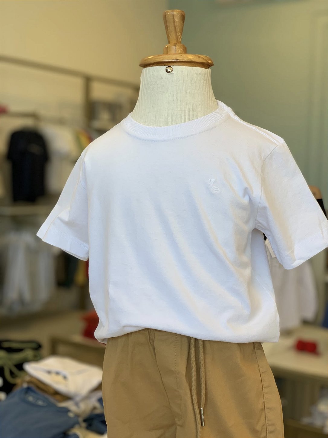 Conjunto Camiseta Branca e Short Sarja Cáqui Dudes