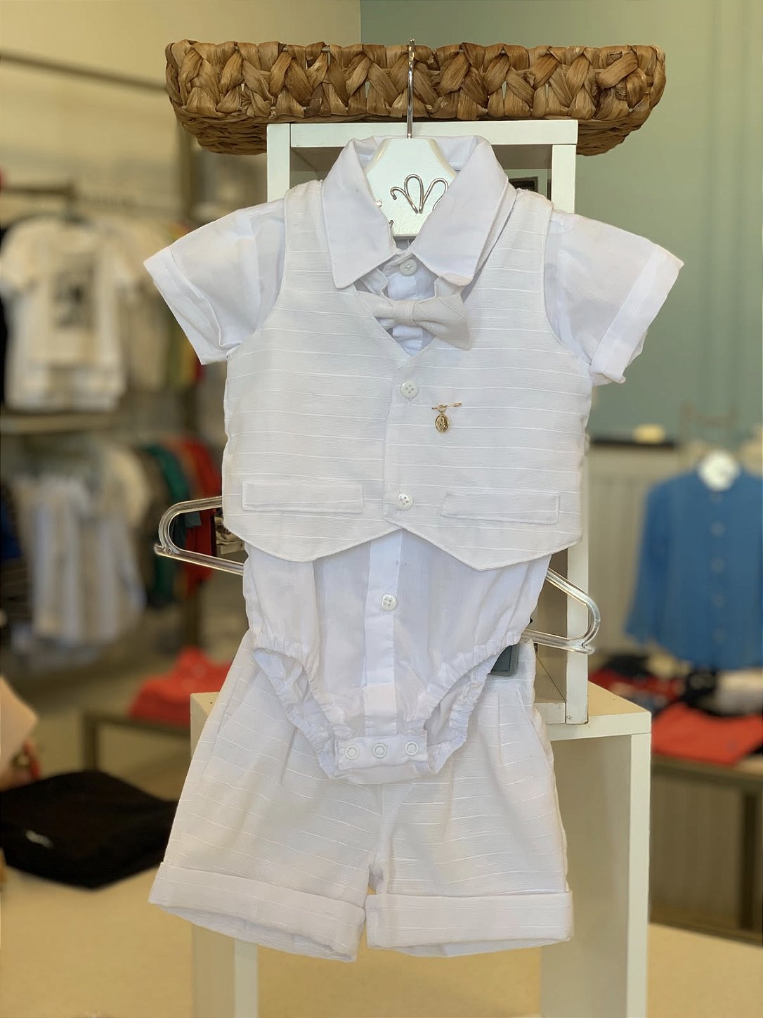 Conjunto Batizado Short c/ Colete e Gravata Branco Roana