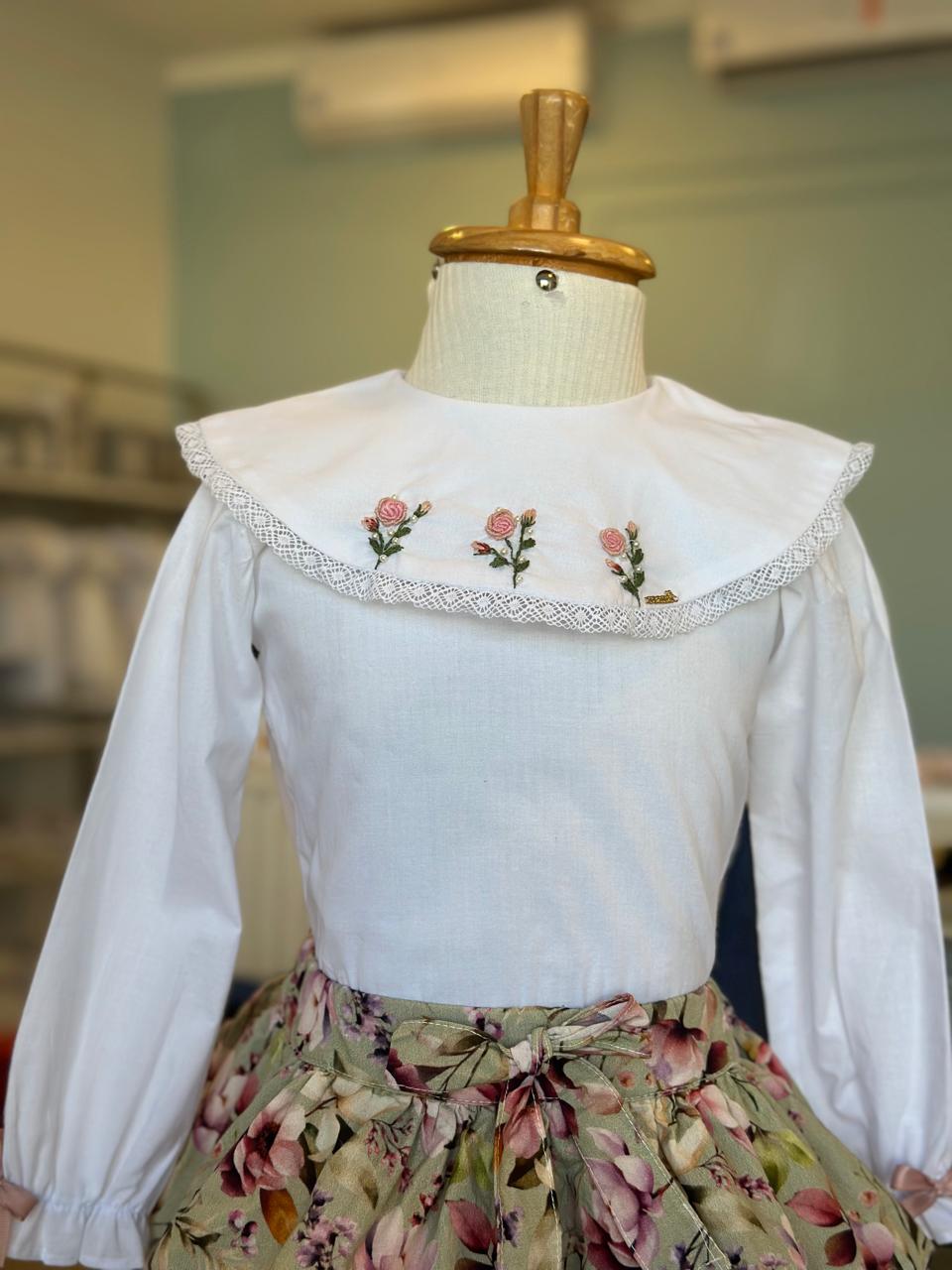 Conjunto Camisa Cambraia c/ Saia Roana