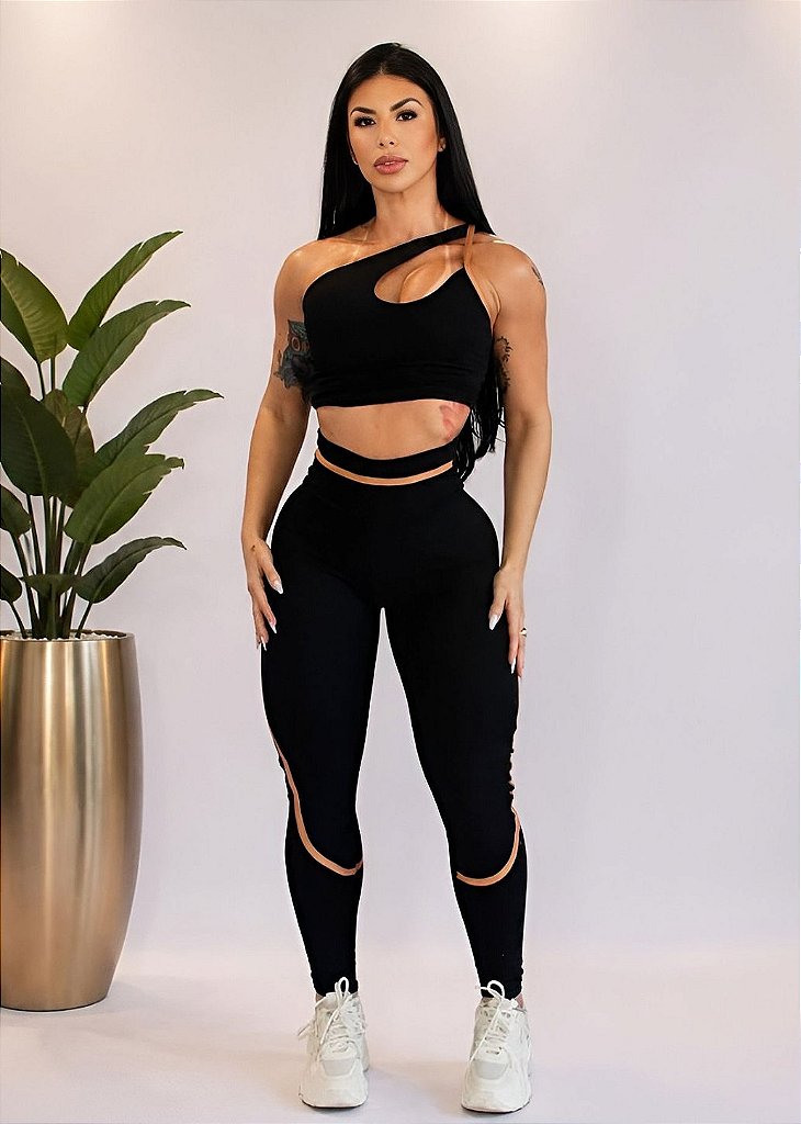 CONJUNTO NOIRE LUXE CAMEL - PRETO TOTAL COM DETALHE CAMEL