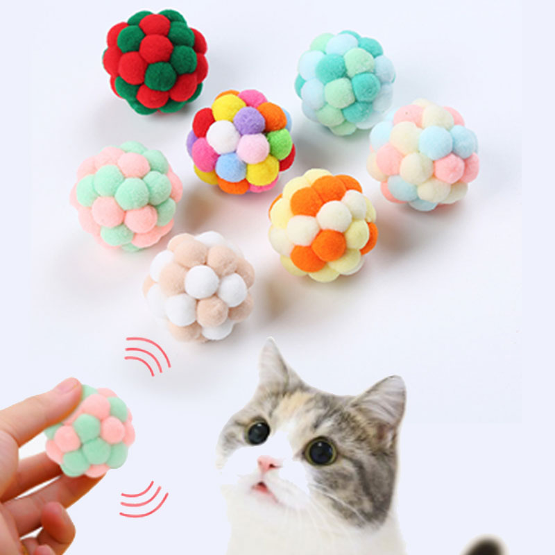 Bola de pelúcia interativa para gatos