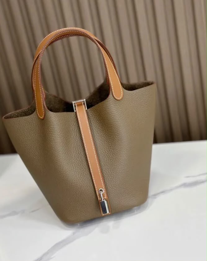 Hermès Picotin Lock 18 em couro Taurillon Clémence