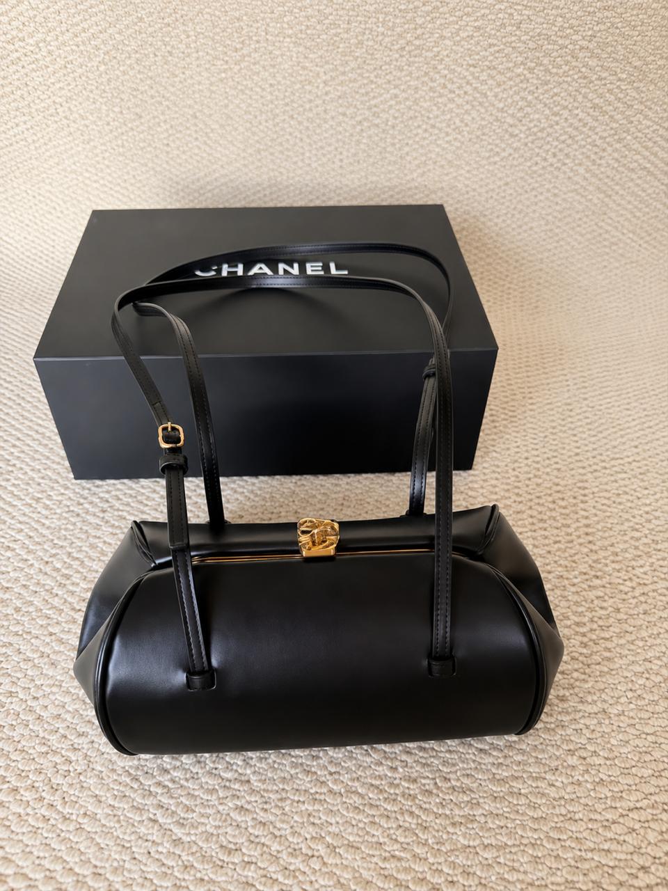 Bolsa Chanel em Couro Preto Frame clasp