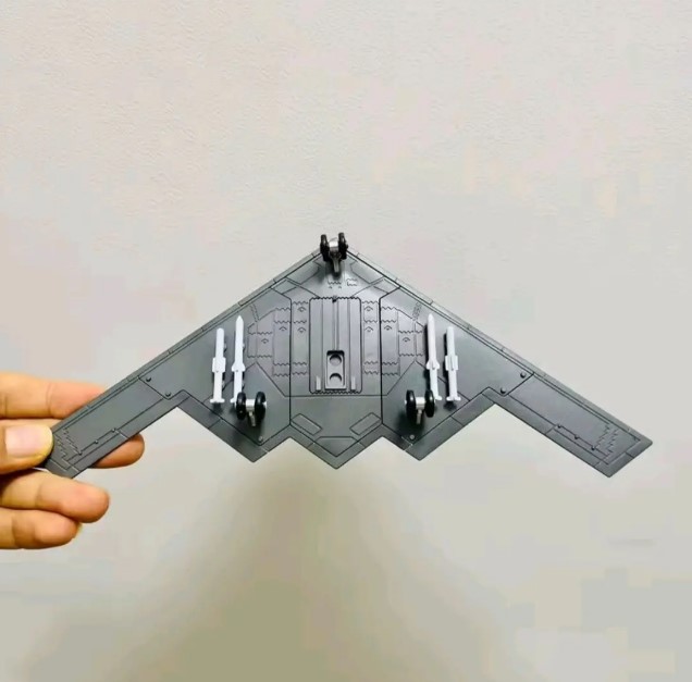 Model Kit B2 Bomber USA China Plastimodelismo