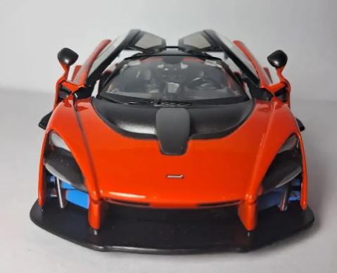 Miniatura Mclaren Senna Laranja 18 cm