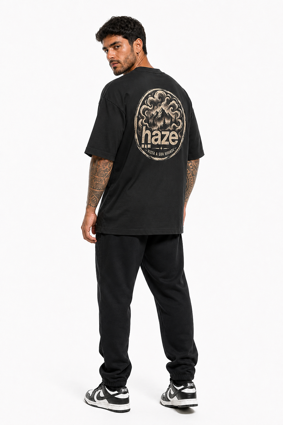 Camiseta Oversized Preta Estampada Haze Montanhas