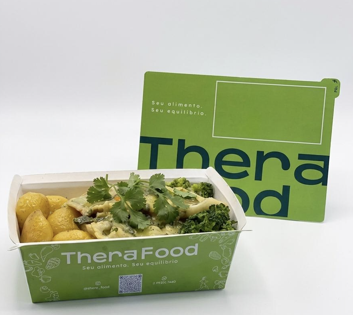 Tilápia ao Curry com nhoque de banana da terra e brócolis no vapor