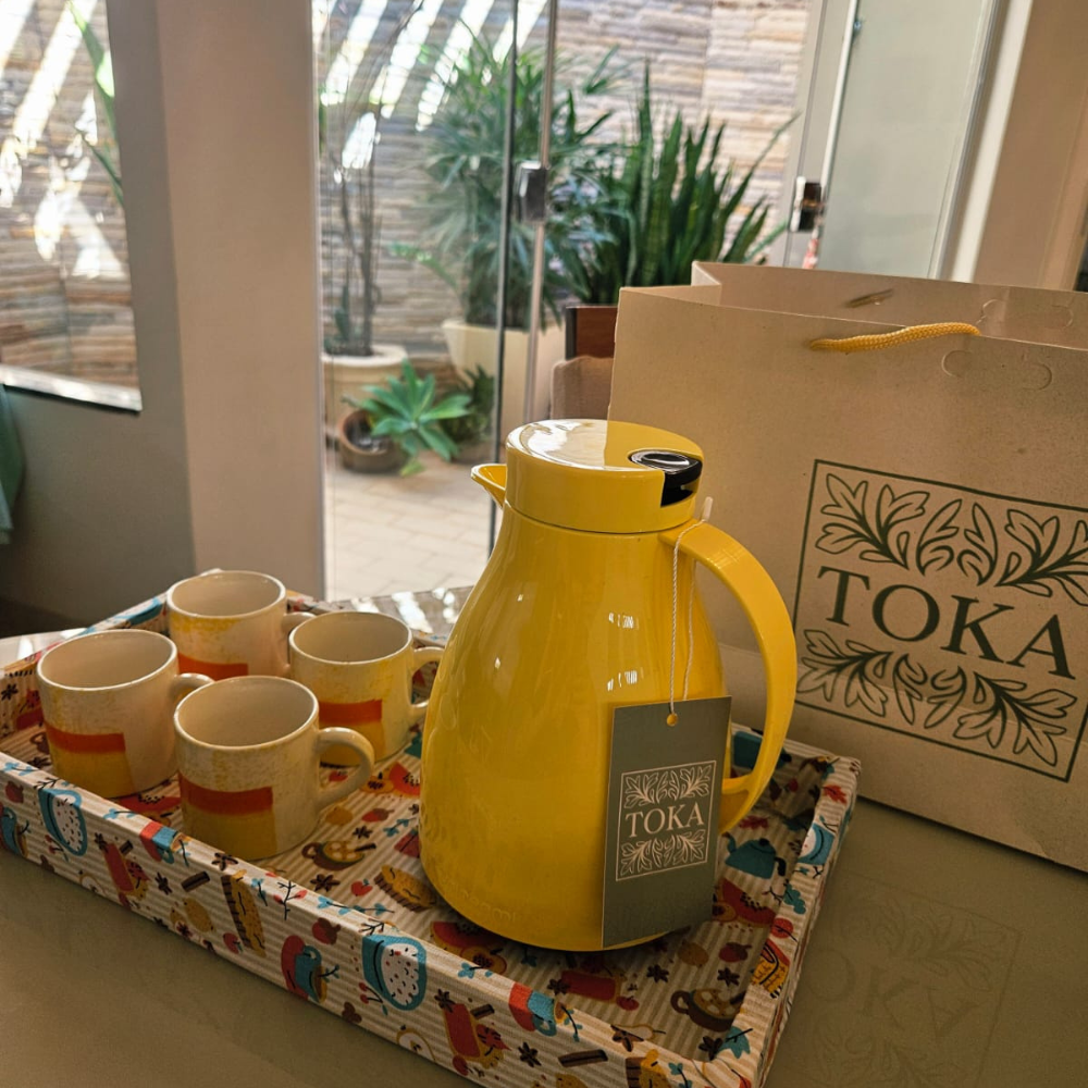 KIT CAFÉ DOCE COZINHA - COM GARRAFA TÉRMICA AMARELA E XÍCARAS | 6 PEÇAS