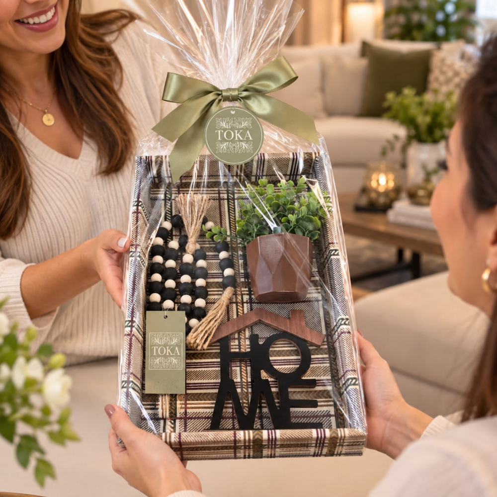 KIT DECORATIVO PARA SALA HOME - BANDEJA, VASO COM PLANTA, COLAR DE MESA E PEÇA EM MADEIRA HOME | 4 PEÇAS