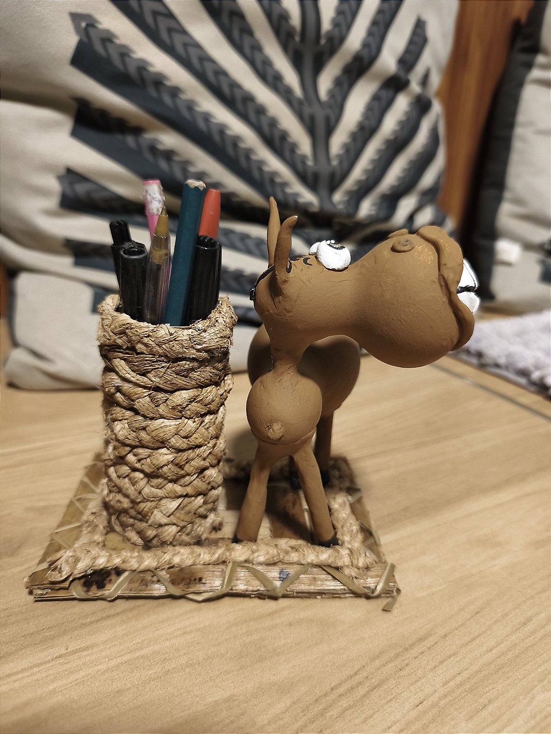 BURRINHO SUPORTE DE LAPIS FEITO EM CABACA