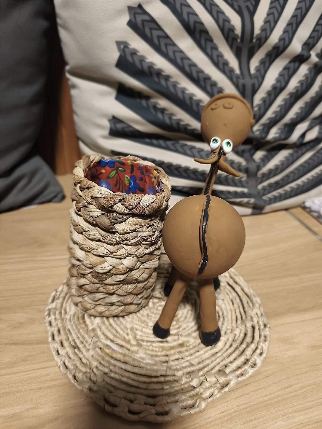 BURRINHO SUPORTE DE LAPIS FEITO EM CABACA