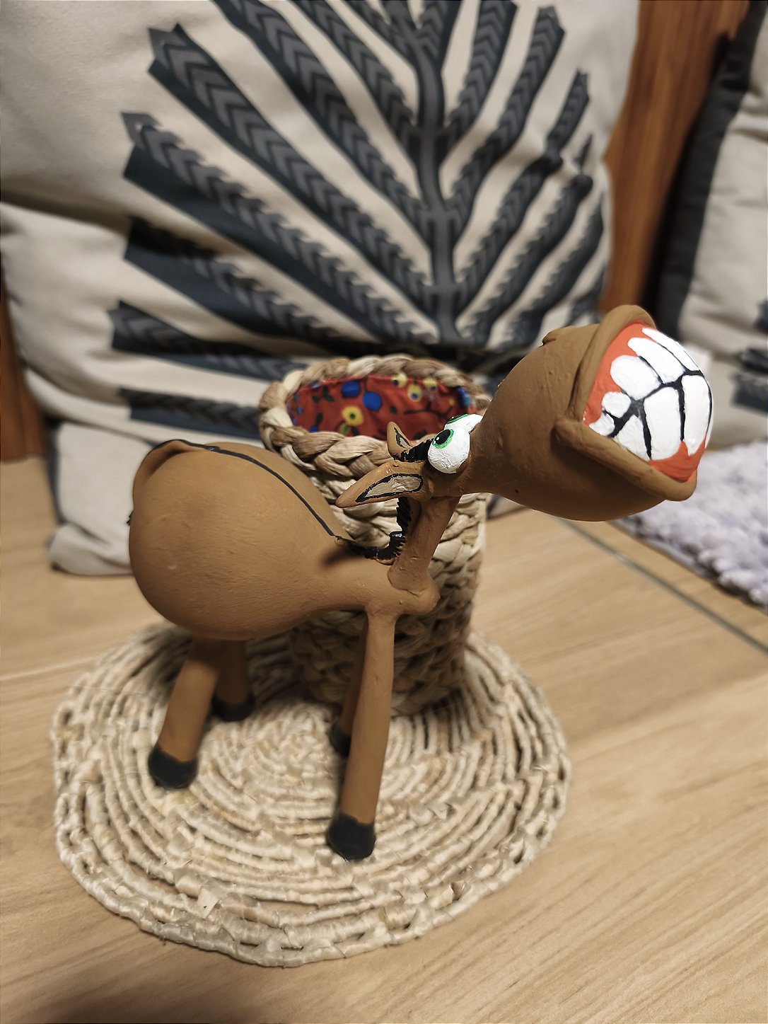 BURRINHO SUPORTE DE LAPIS FEITO EM CABACA