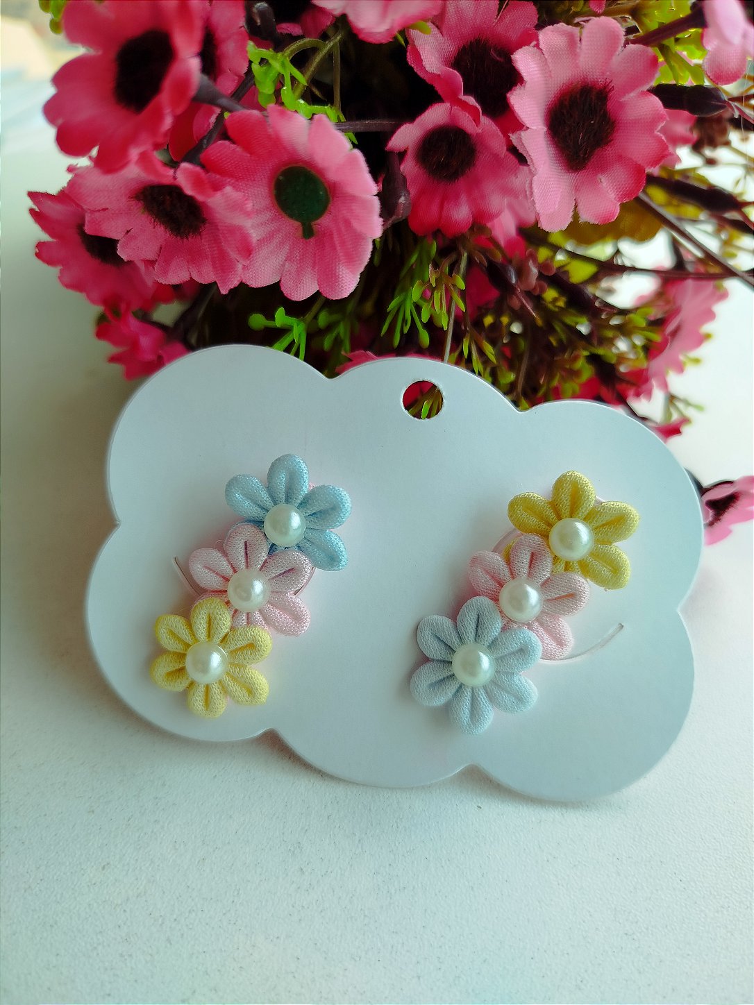 PAR DE PRESILHAS FLOR PEROLA PARA BEBE TAM. M