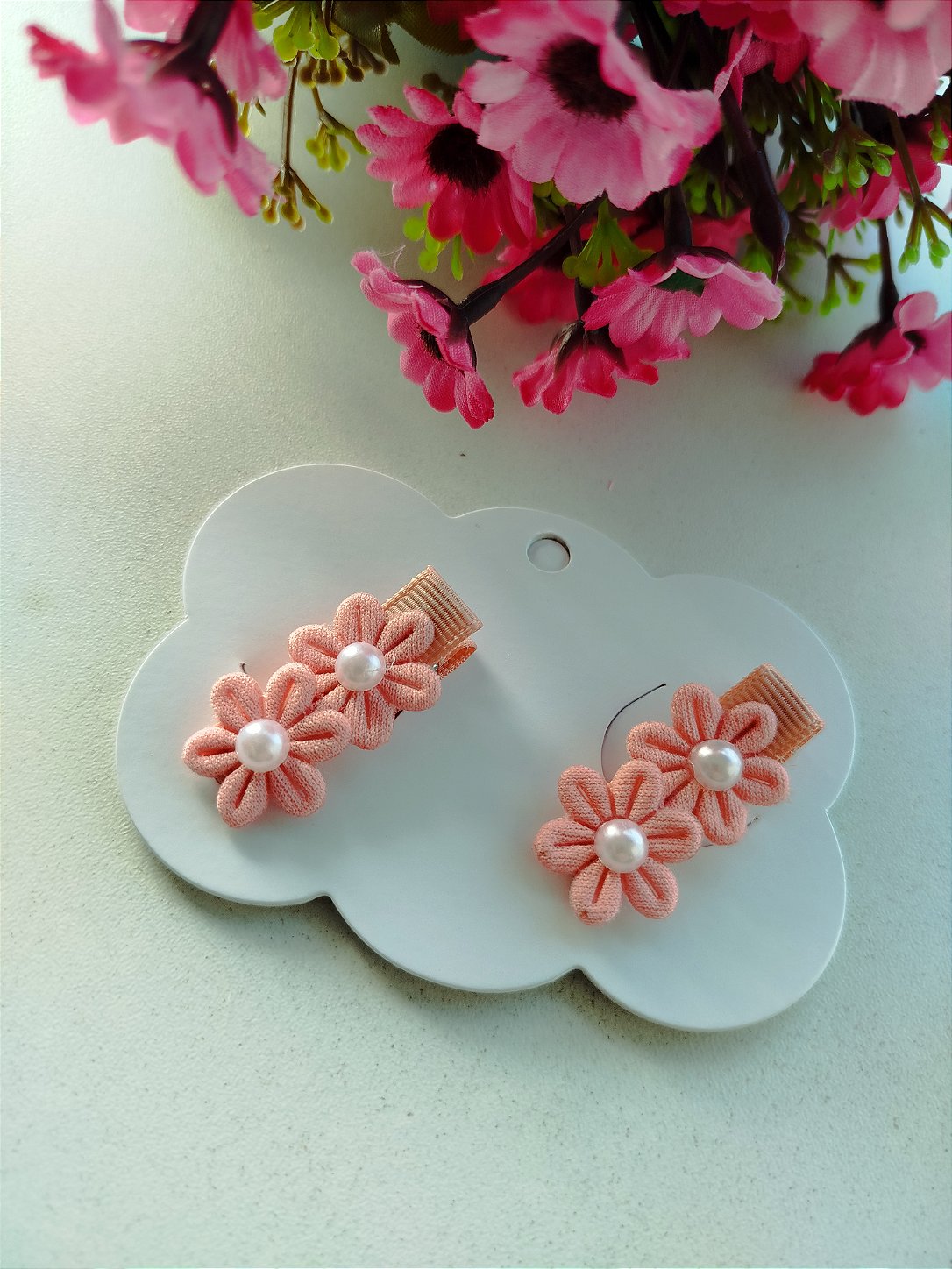 PAR DE PRESILHAS FLOR PEROLA PARA BEBE TAM. P