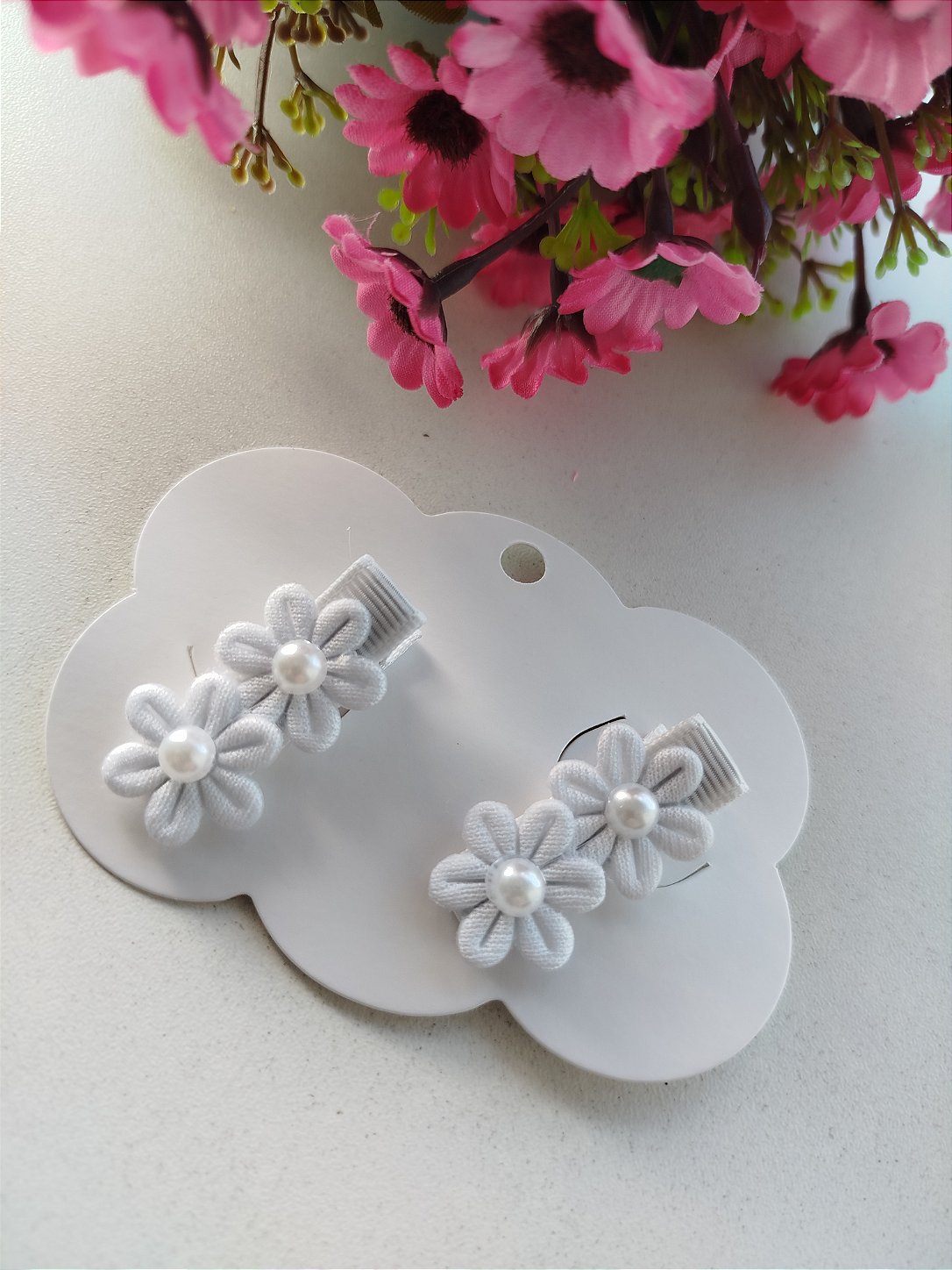PAR DE PRESILHAS FLOR PEROLA PARA BEBE TAM. P