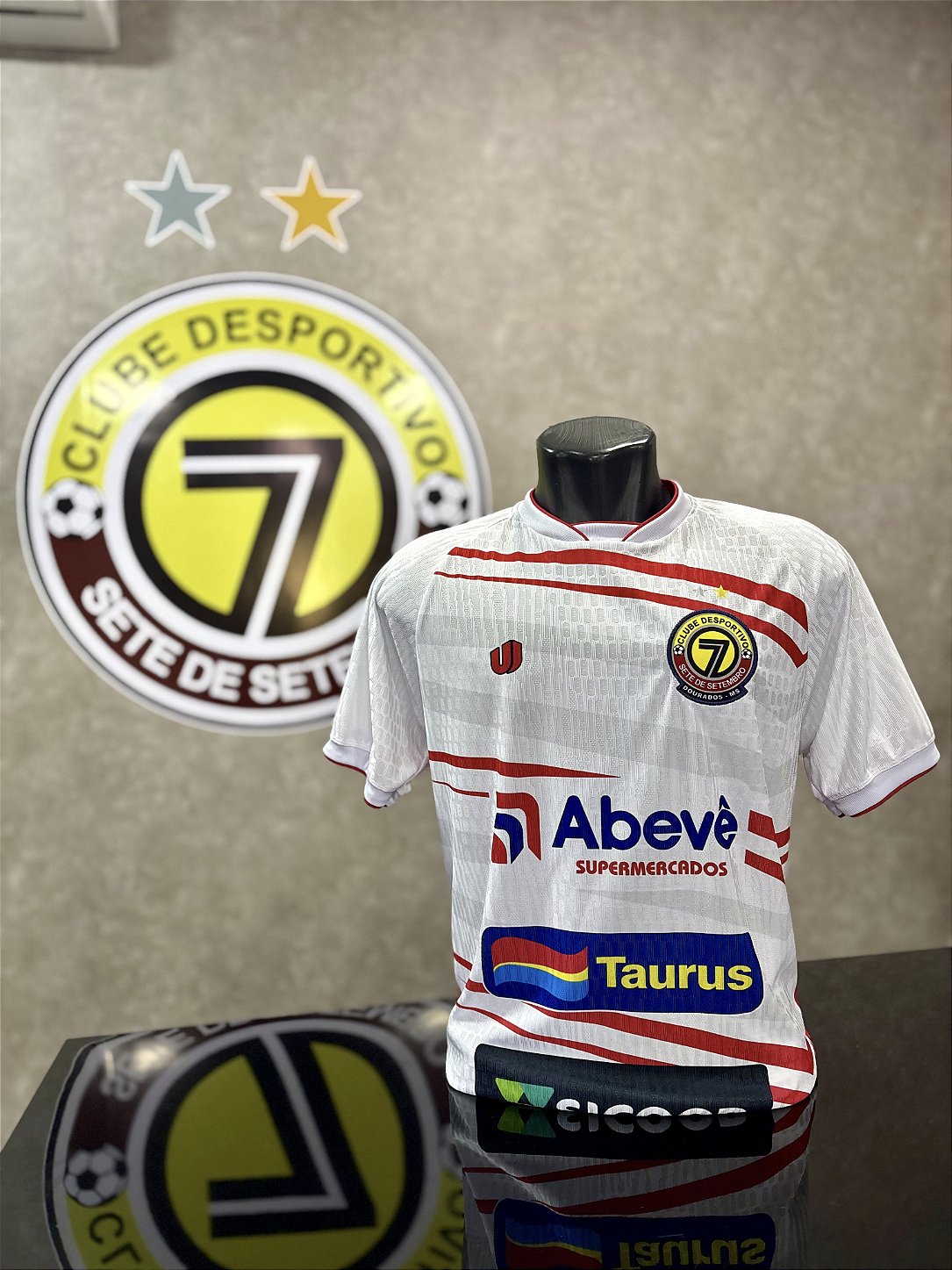 Camiseta Branca com Vermelho