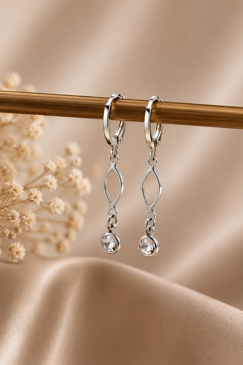 Brinco Argola Click com Pingente de Cristais Prateado Delicado | Mavi Semijoias