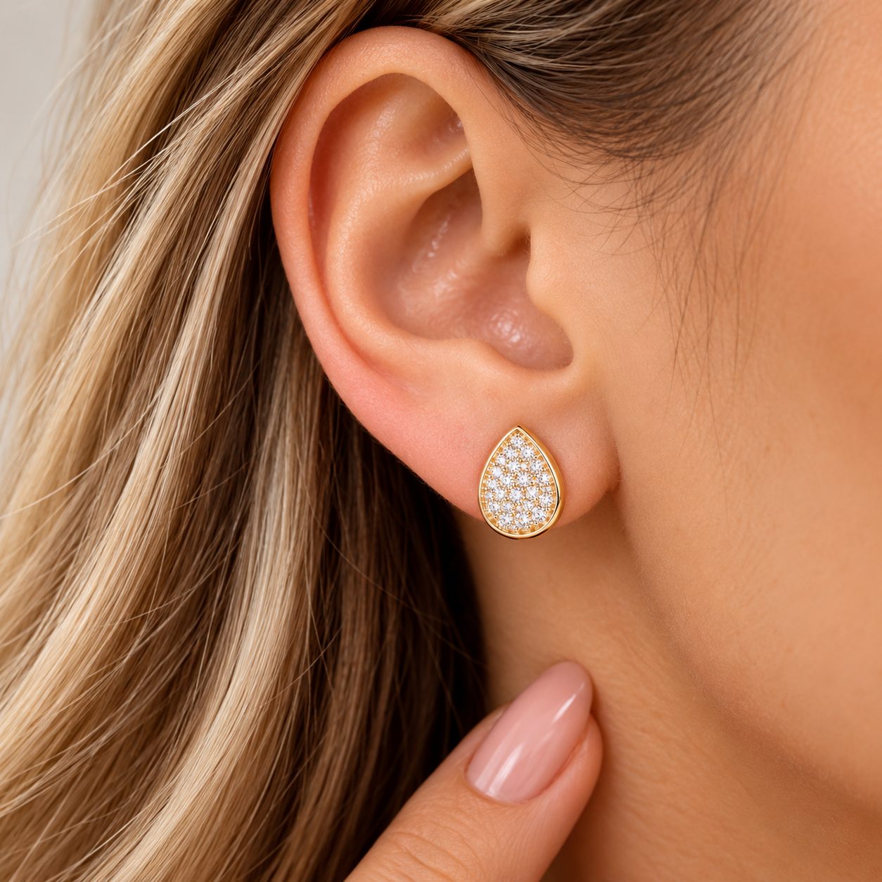 Brinco Gota Cravejada Com Galeria (13mm) Cristal