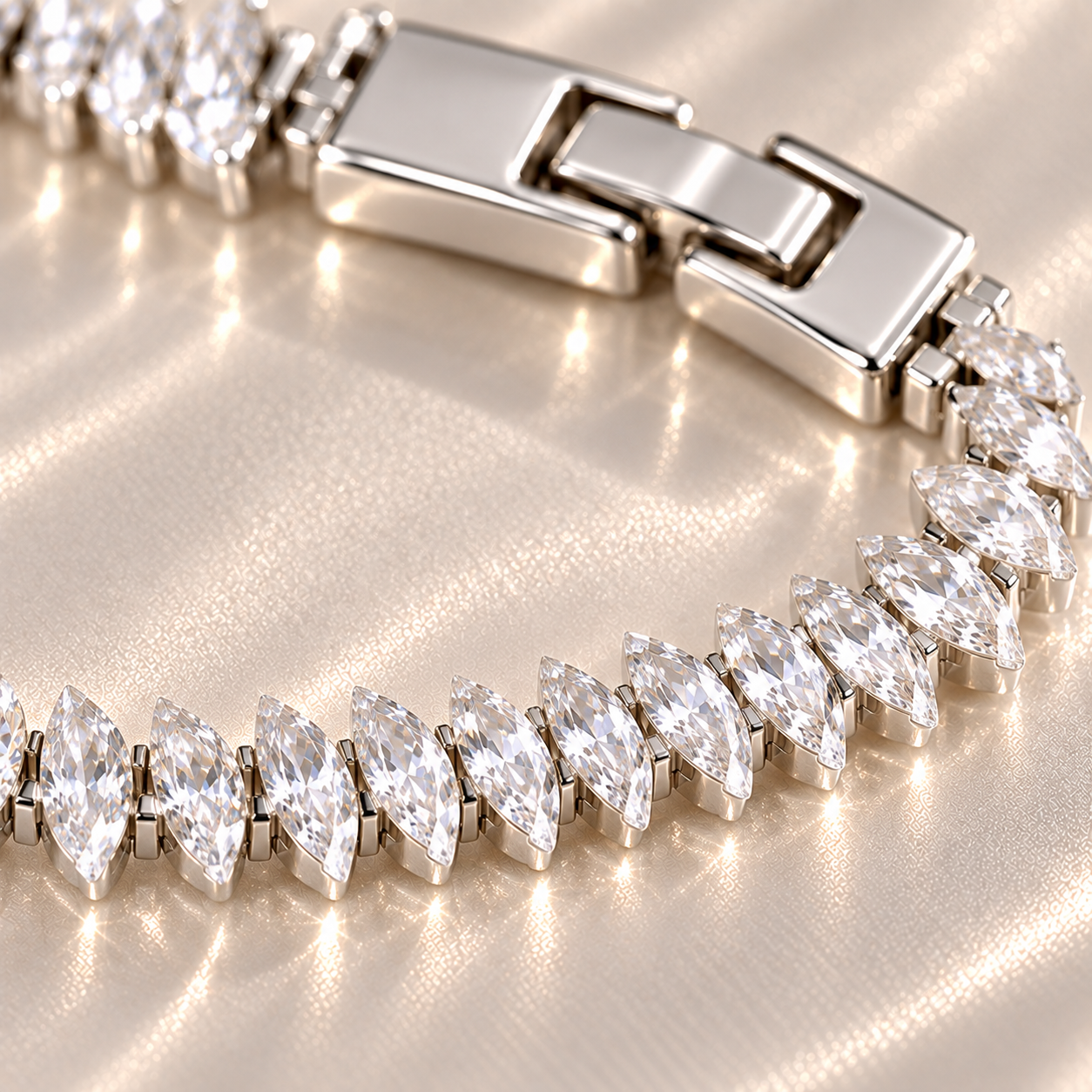 Pulseira Riviera em Zircônia Formato Lua Cristal