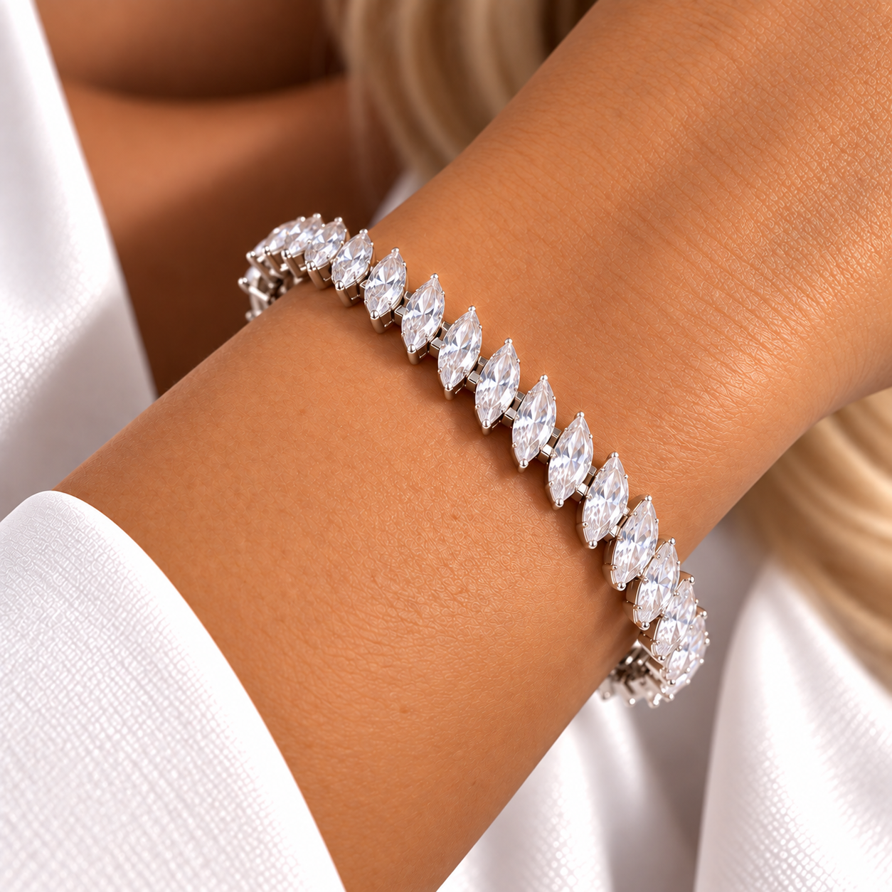 Pulseira Riviera em Zircônia Formato Lua Cristal